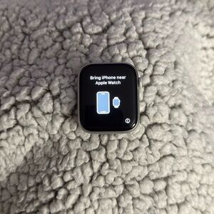 apple watch series 4 gps 44mm + accessories to get you started